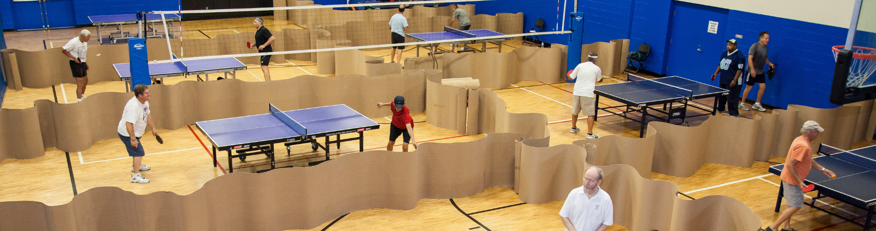 Tables tennis with many tables and teams